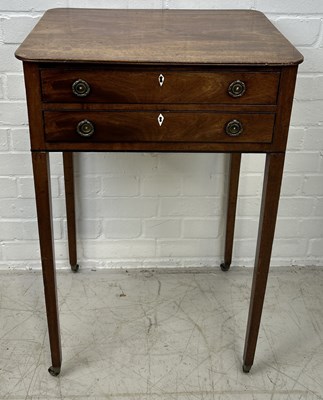 Lot 1057 - A GEORGIAN MAHOGANY SIDE TABLE