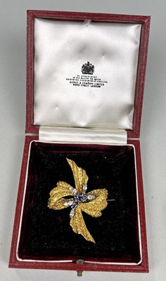 Lot 49 - AN 18CT GOLD RIBBON BROOCH SET WITH SAPPHIRES AND DIAMONDS, WITH ASPREY AND CO BOX