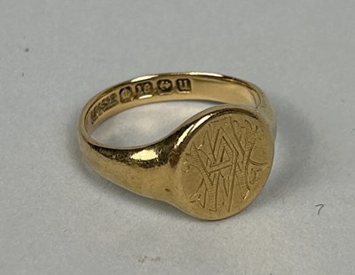 Lot 53 - AN 18CT GOLD MASONIC SIGNET RING