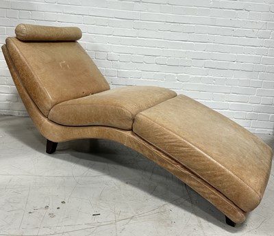 Lot 641 - A MID CENTURY DESIGN TAN LEATHER DAY BED