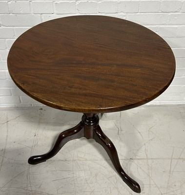 Lot 1129 - A MAHOGANY TRIPOD TABLE