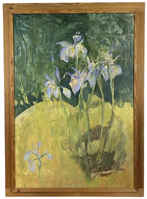 Lot 917 - AN OIL PAINTING DEPICTING FLOWERS