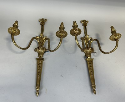 Lot 1105A - A PAIR OF 20TH CENTURY LOUIS XVI STYLE GILT BRONZE WALL LIGHTS WITH FLEUR DU LYS DESIGNA PAIR OF 20TH CENTURY LOUIS XVI STYLE GILT BRONZE WALL LIGHTS WITH FLEUR DU LYS DESIGN