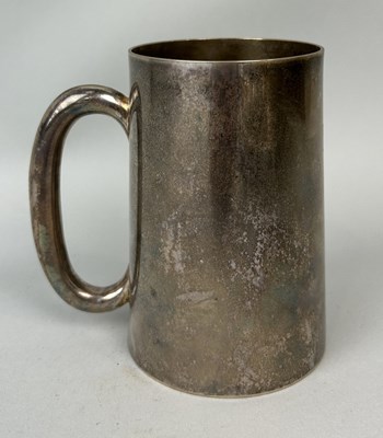 Lot 82 - A SILVER TANKARD