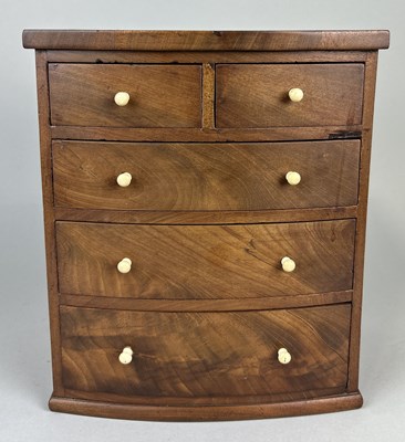 Lot 928 - AN ANTIQUE MINIATURE MAHOGANY APPRENTICE CHEST OF DRAWERS