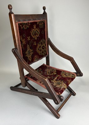 Lot 1007 - AN ANTIQUE FOLDING CHILD'S CHAIR