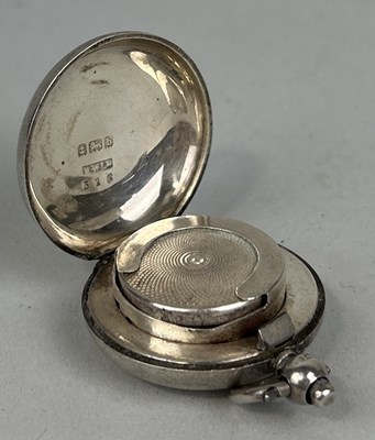 Lot 126 - A SILVER SOVEREIGN CASE