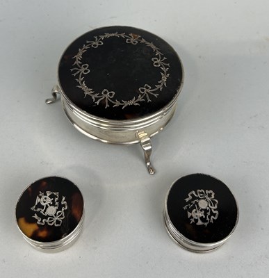 Lot 121 - AN ANTIQUE SILVER TORTOISESHELL BOX ALONG WITH TWO SMALLER BOXES