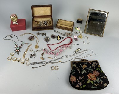 Lot 192 - A COLLECTION OF COSTUME JEWELLERY ALONG WITH A JEWELLERY BOX