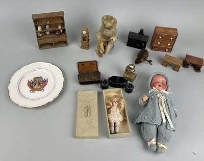 Lot 340 - DOLLS HOUSE FURNITURE AND MECHANICAL TOYS ALONG WITH OTHER ITEMS