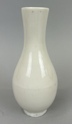 Lot 189 - A CHINESE BLANC DE CHINE VASE PROBABLY EARLY 20TH CENTURY