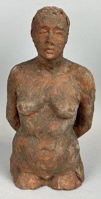 Lot 613 - A TERRACOTTA SCULPTURE DEPICTING A NUDE LADY