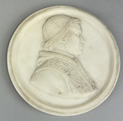 Lot 252 - A GRAND TOUR MARBLE ROUNDEL DEPICTING A POPE