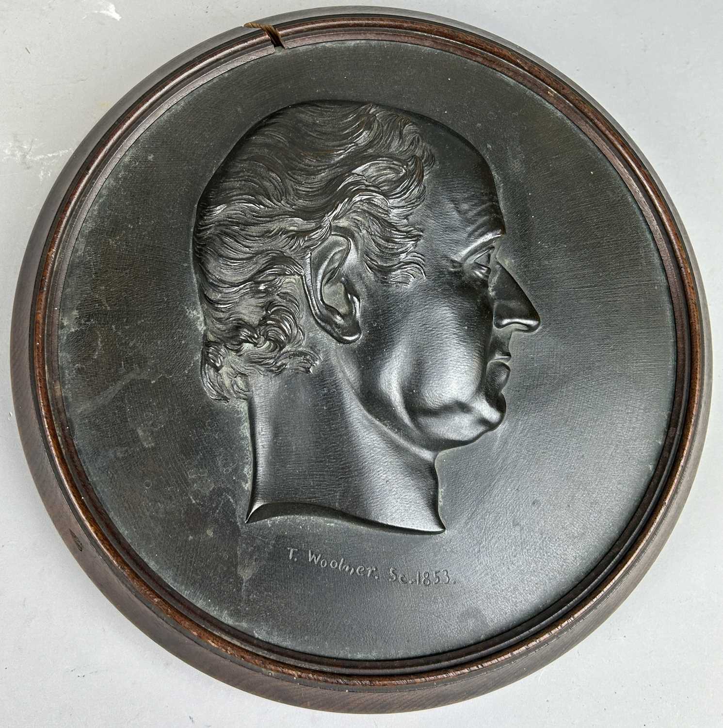 254 - ATTRIBUTED TO THOMAS WOOLNER (BRITISH 1825-1892): A BRONZE ROUNDEL DEPICTING A GENTLEMAN