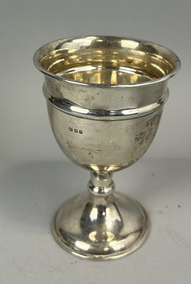 Lot 17 - A SILVER GOBLET