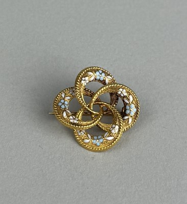 Lot 170 - A GOLD FLORAL PIN BROOCH