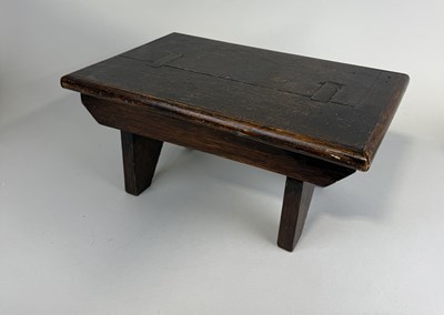 Lot 985 - AN ANTIQUE PRIMITIVE MILKING STOOL