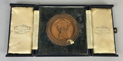 Lot 319 - LAWN TENNIS ASSOCIATION: A BRONE MEDAL FOR PROFESSIONAL DOUBLES CHAMPIONSHIP