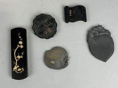 Lot 196 - A GROUP OF CHINESE ITEMS TO INCLUDE INK STONES (5)