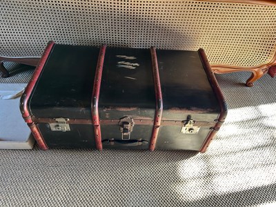 Lot 50 - DERREN BROWN'S TRAVEL TRUNK
90cm x 55cm