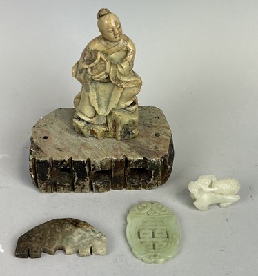 Lot 186 - A GROUP OF CHINESE JADES / SOAPSTONE (4)