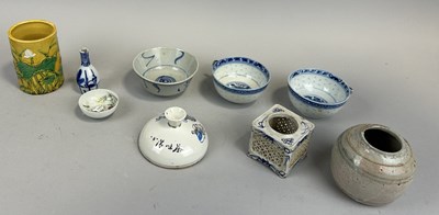 Lot 172 - A GROUP OF CHINESE CERAMICS (9)