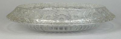 Lot 269 - A MODERN LALIQUE 'MARGUERITES' DAISY FLOWER CENTRE BOWL