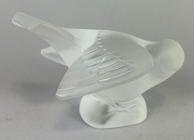 Lot 270 - A LALIQUE FROSTED GLASS BIRD