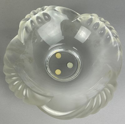 Lot 275 - A MODERN LALIQUE DISH