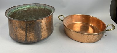 Lot 307 - A LARGE COPPER BASIN AND POT (2)