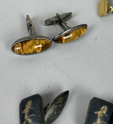 Lot 59 - FOUR PAIRS OF CUFFLINKS TO INCLUDE TWO 9CT GOLD PAIRS, ONE SET WITH OVAL CUT AMETHYSTS