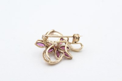 Lot 67 - A 9CT GOLD VINTAGE RUBY HEART SHAPED BROOCH (1.7g)