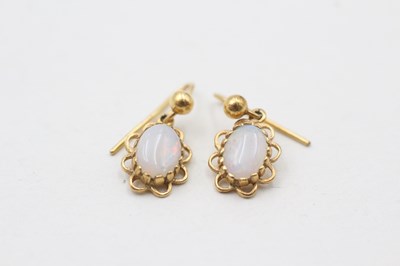 Lot 70 - A PAIR OF 9CT GOLD OPAL DROP EARRINGS (1.2g)