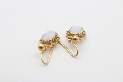 Lot 70 - A PAIR OF 9CT GOLD OPAL DROP EARRINGS (1.2g)