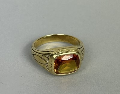 Lot 53 - A GOLD RING SET WITH ORANGE TOPAZ OR CITRINE MARKED 14K