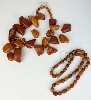 Lot 26 - A LARGE BALTIC AMBER BUTTERSCOTCH NECKLACE...