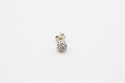 Lot 83 - A PAIR OF 9CT GOLD AND DIAMOND FLOWER CLUSTER DTUD EARRINGS (0.8g)