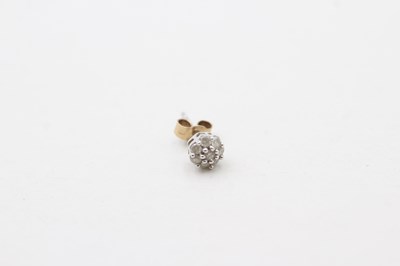Lot 83 - A PAIR OF 9CT GOLD AND DIAMOND FLOWER CLUSTER DTUD EARRINGS (0.8g)