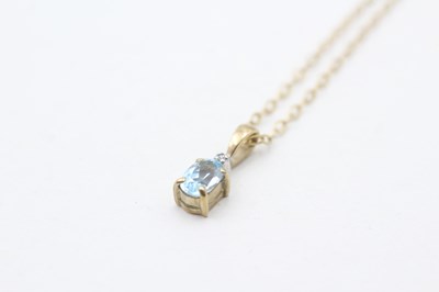 Lot 84 - A 9CT GOLD DIAMOND AND TOPAZ PENDANT NECKLACE (1.7g)
