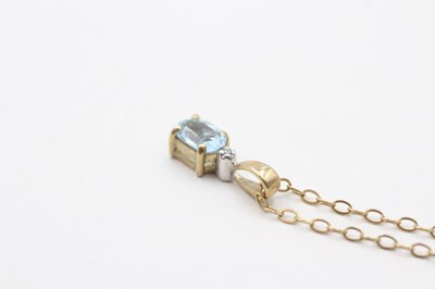 Lot 84 - A 9CT GOLD DIAMOND AND TOPAZ PENDANT NECKLACE (1.7g)