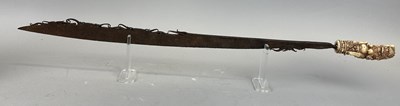 Lot 230 - A MANDAU SWORD, ATTRIBUTED TO DAYAK PEOPLES, BOURNEO