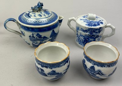 Lot 112 - A COLLECTION OF BLUE AND WHITE CHINESE...