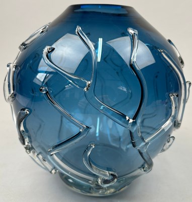 Lot 121 - A WILLIAM YEOWARD ART GLASS BLUE VASE WITH...