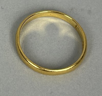 Lot 60 - AN 18CT GOLD WEDDING BAND