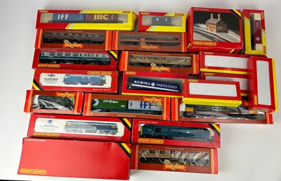 Lot 218 - A COLLECTION OF HORNBY MODEL RAILWAY MODELS,...