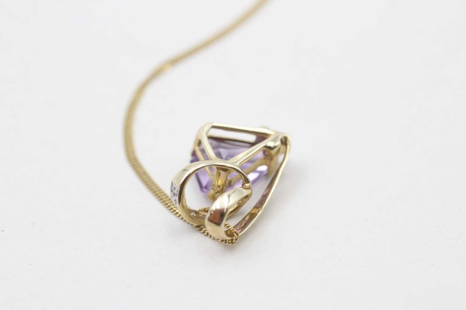 Lot 87 - A 9CT GOLD AMETHYST AND DIAMOND PENDANT ON CHAIN(1.8g)