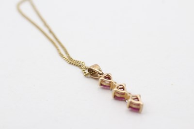 Lot 88 - A 9CT GOLD RUBY AND DIAMOND DROP PENDANT NECKLACE (2g)