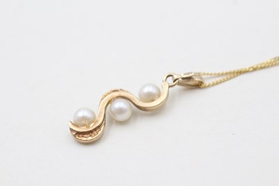 Lot 89 - A 9CT GOLD CULTURED PEARL DROP NECKLACE (1.7g)