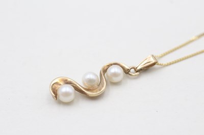 Lot 89 - A 9CT GOLD CULTURED PEARL DROP NECKLACE (1.7g)