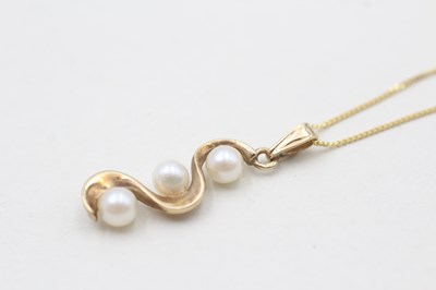 Lot 89 - A 9CT GOLD CULTURED PEARL DROP NECKLACE (1.7g)
